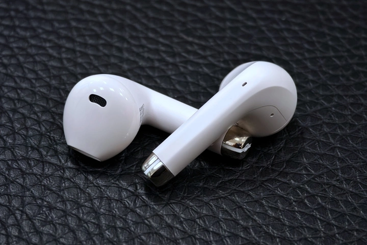 联想TC3304：大动圈、长续航，轻盈佩戴