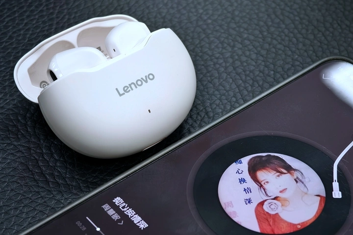 联想TC3304：大动圈、长续航，轻盈佩戴