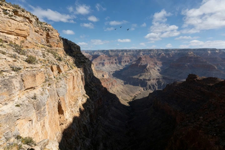 峡谷回响：天地与心的私语