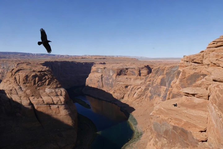 峡谷回响：天地与心的私语