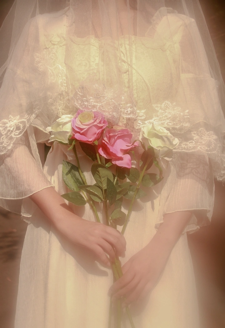 当代卑微女大学生 开始尝试第一次写文章