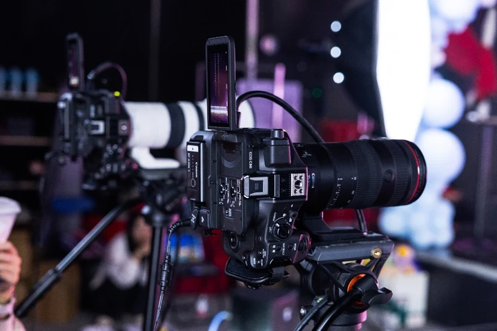 佳能“佳直播”携手时拍传媒，开启明星感团播时代