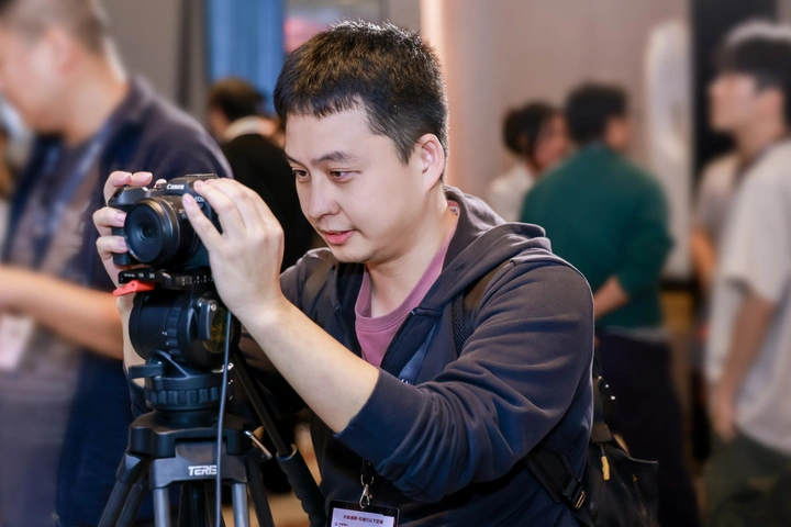 佳能空间视频拍摄解决方案荣获第十届金陀螺奖“年度XR技术创新”奖