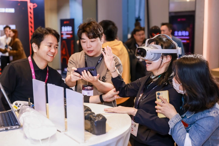 佳能空间视频拍摄解决方案荣获第十届金陀螺奖“年度XR技术创新”奖