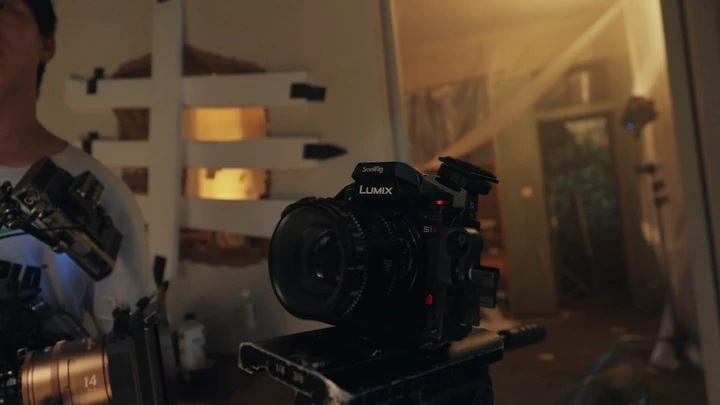 LUMIX S1M2+ARRI LogC3共同编织《墙洞》——电影质感触手可及