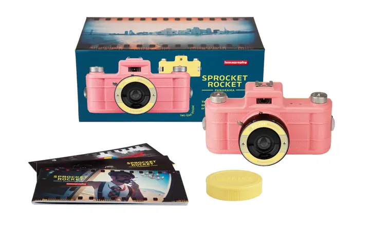 Lomography全新双色齿孔火箭全景相机隆重登场