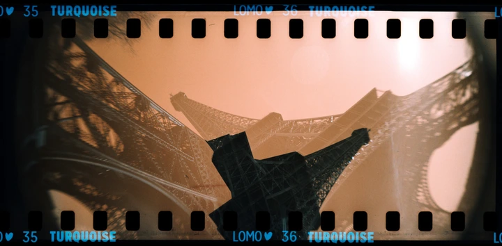 Lomography全新双色齿孔火箭全景相机隆重登场