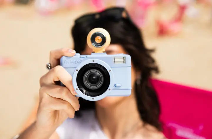 Lomography推出135第二代鱼眼胶片相机 - La Mer夏日海岸特别版