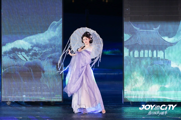 佳能携手无忧传媒“JOY in CITY”盛典 电影机讯道化直播方案落地水上实景