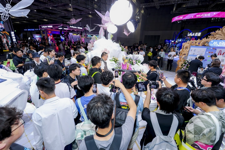 佳能携沉浸式次元影像登陆BilibiliWorld 2026