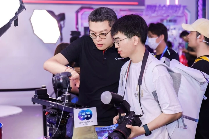 佳能亮相第二十三届中国国际数码互动娱乐展览会 为二次元创作者打造沉浸式影像世界