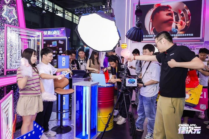 佳能亮相第二十三届中国国际数码互动娱乐展览会 为二次元创作者打造沉浸式影像世界