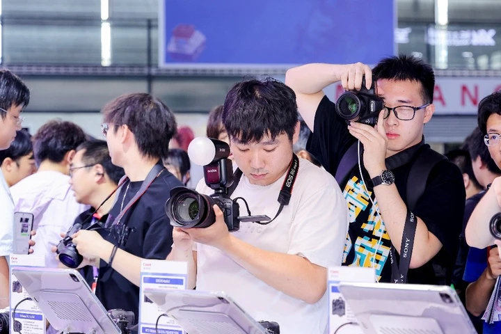 佳能亮相第二十三届中国国际数码互动娱乐展览会 为二次元创作者打造沉浸式影像世界