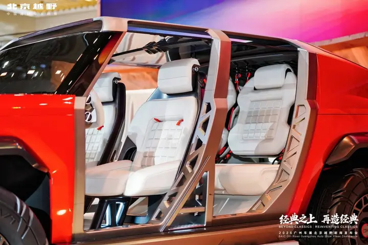 北京越野在广州车展搞事情!BJ40预售+神秘科幻战车全球首发 命名权居然交给网友