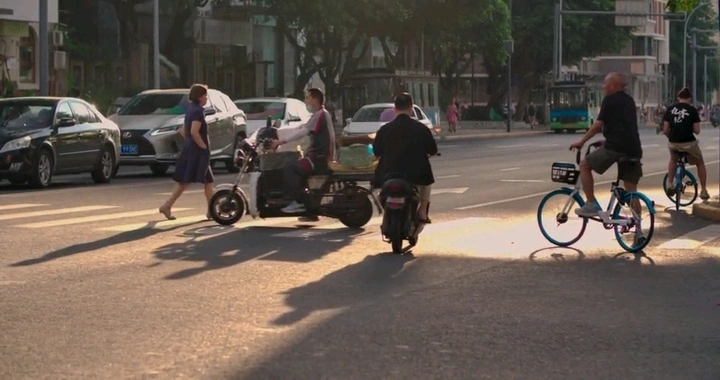 电影机升格手持街拍东门桥