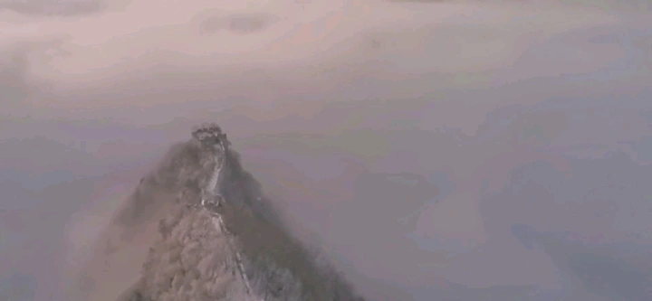 日落长城云海