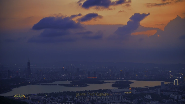 城市地平线日转夜延时摄影