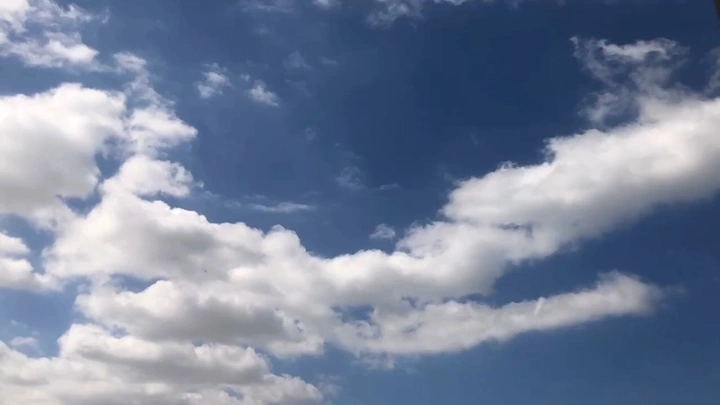 今日天气 ：蓝天白云☁