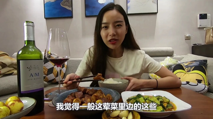 小贝买了6两五花肉，在家做红烧肉，还加了