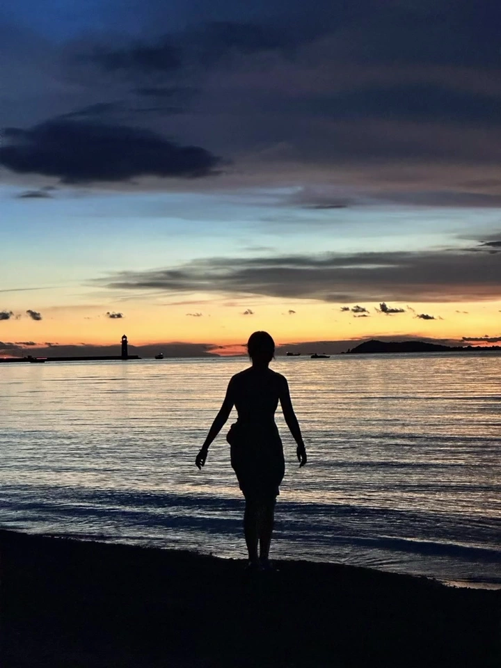 夕阳余晖下的浪漫