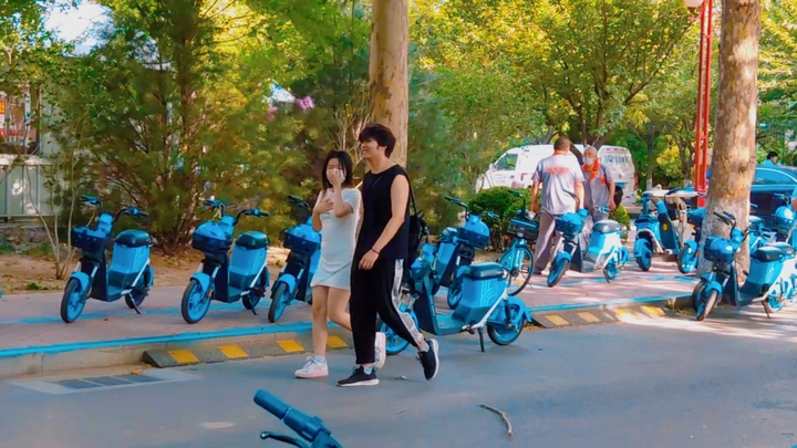 “三年真的很短，以后可不许忘了我”