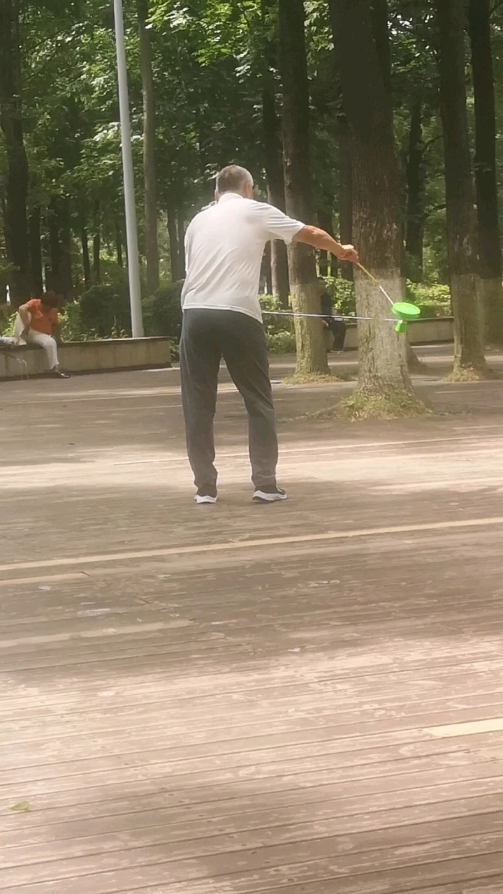 抖空竹