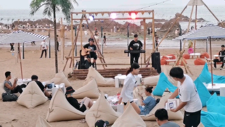 凤凰之声大剧院沙滩酒吧演出