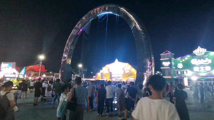 金沙滩啤酒城球形水帘