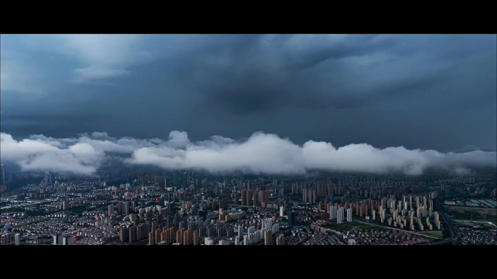 暴雨洗尽铅华后，总会有一束光，刺破云层，铺满大地。