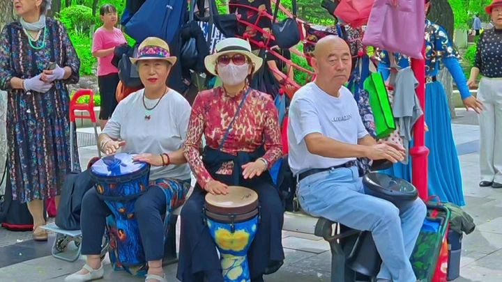 打起手鼓唱起歌