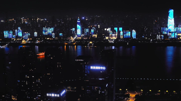 江城璀璨夜未央
