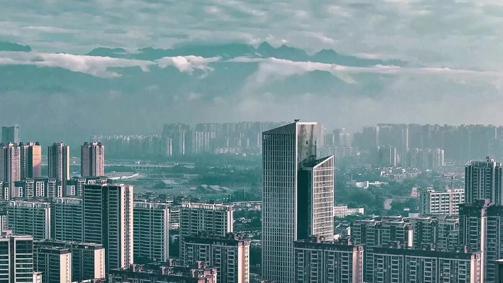 从成都看龙门山脉很仙