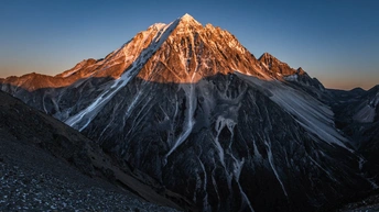 雅拉神山
