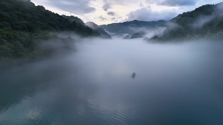 雾漫小东江