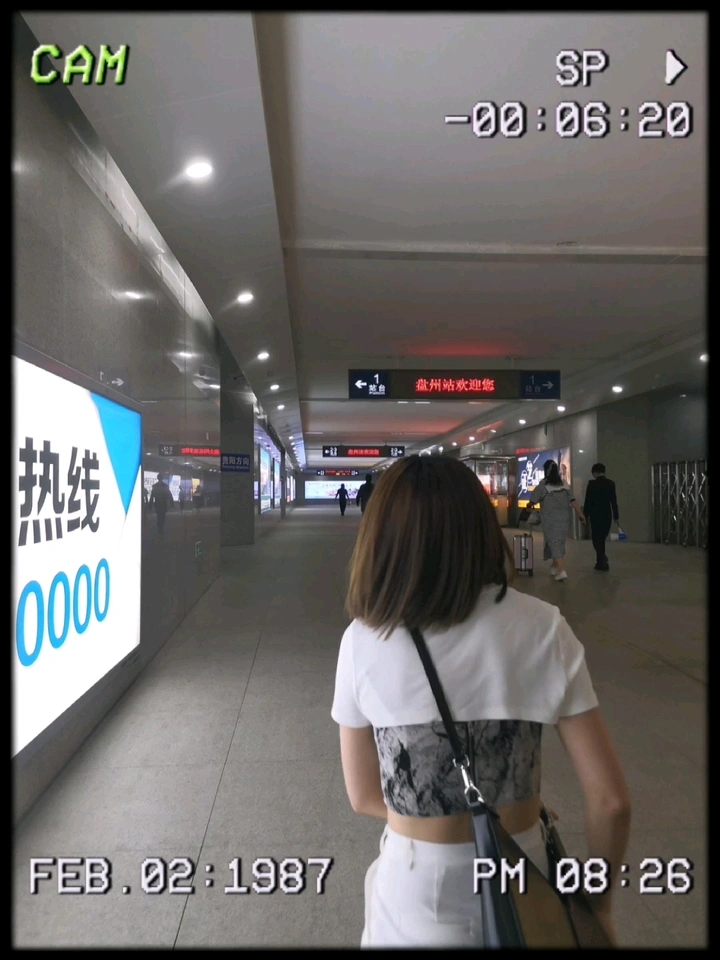 夏天的旅游是新奇的也是快乐的