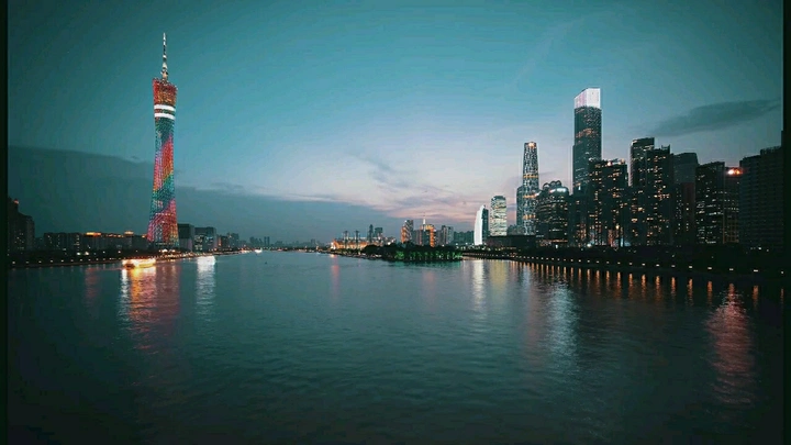 珠江新城华灯初上时