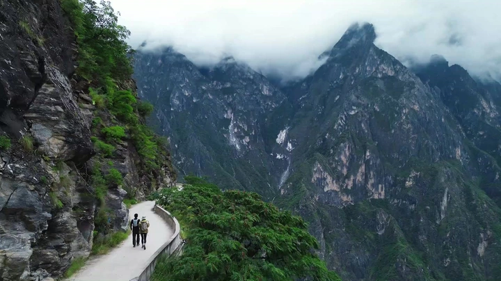 虎跳峡徒步
