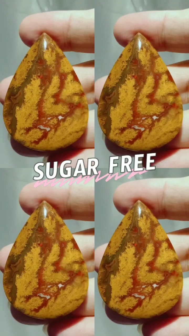 美丽的石头金草吊坠孤芳自赏
