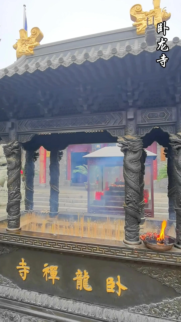 西安卧龙寺牡丹花盛开