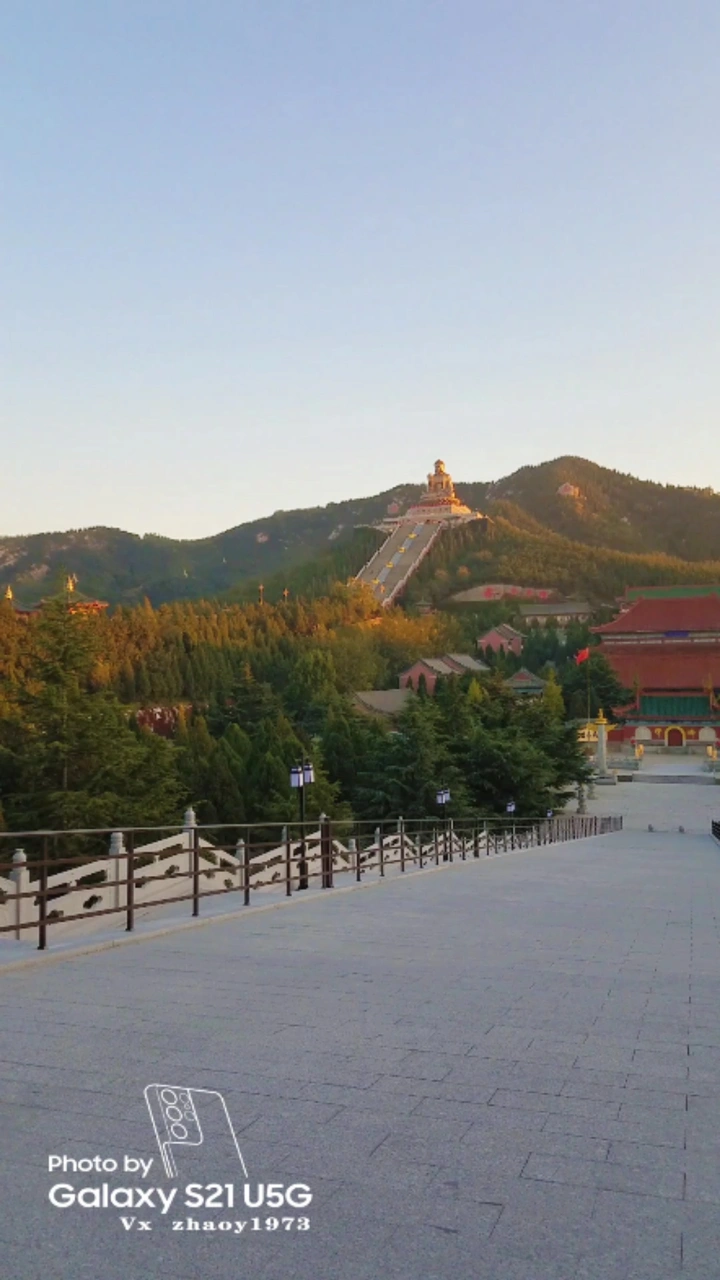 晨光中的南山禅寺