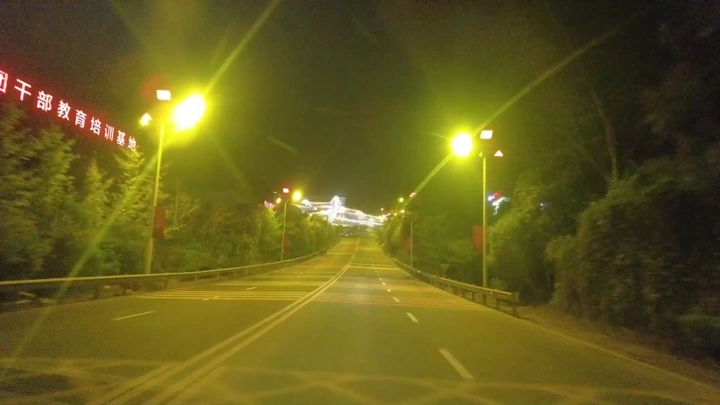 智慧路灯点亮井冈路