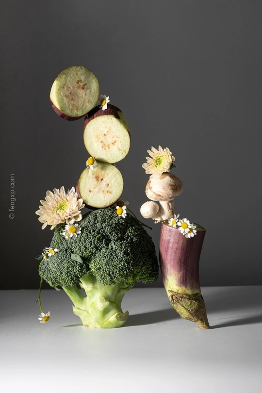 西兰花上带有小花的