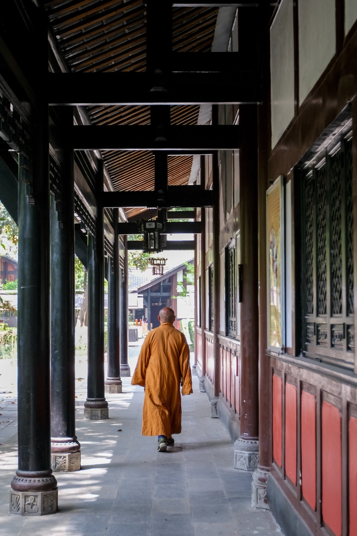 坐着地铁逛成都：昭觉寺