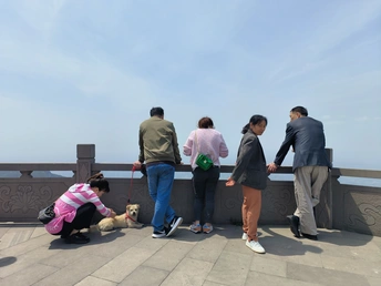 路边的人群