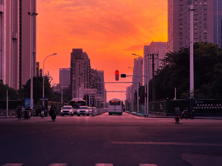 五一·准点下班的天空