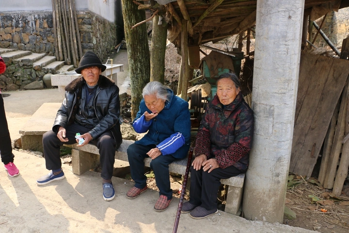山与岩