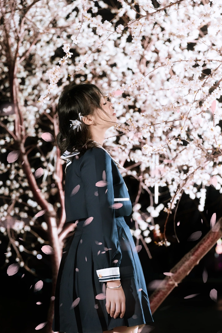 夜樱人像
