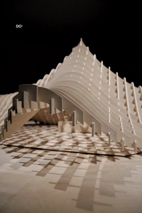 一个看起来像桥或雕塑的白结构模型