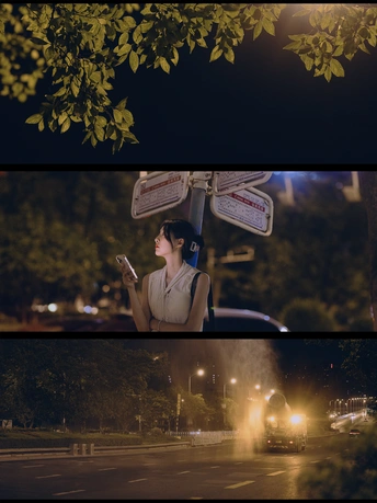 夜晚站在街上的女人 手持香烟 看着手机上的标志