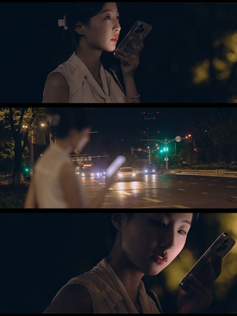 夜晚 一位年轻女子手持智能手机的照片